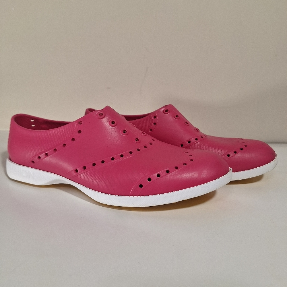 BiiON Pink Perforated Wingtip Loafers Women's Size 6 Waterproof Comfort EVA